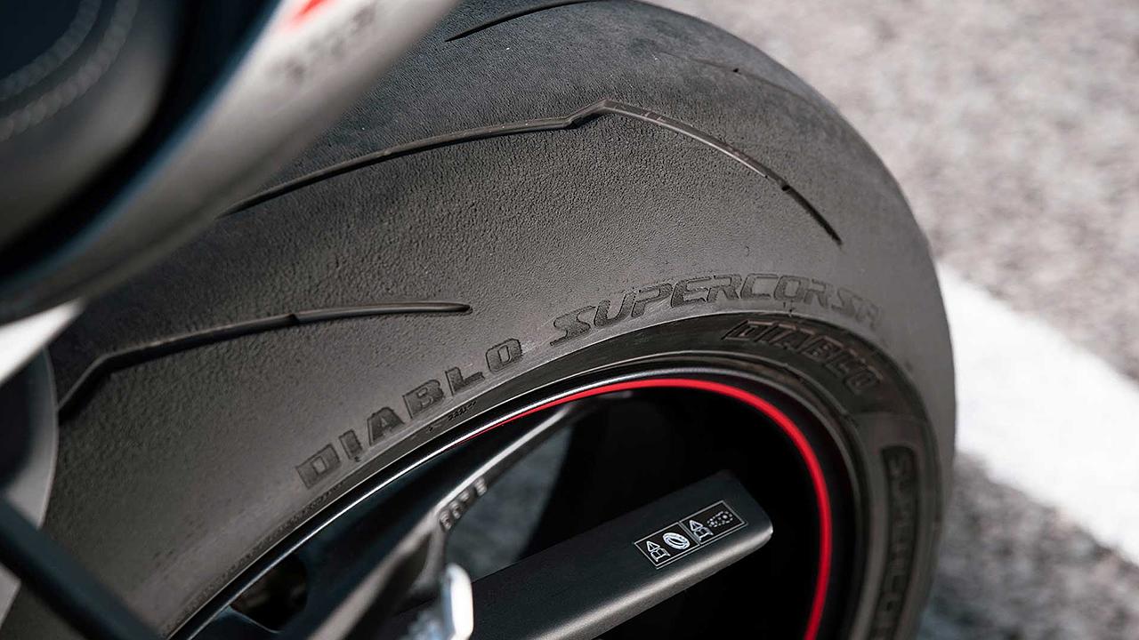 Triumph Street Triple RS Ruedas-Neumáticos